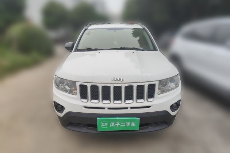 Used Jeep Compass 2011 2.4L four-wheel-drive sport version Front