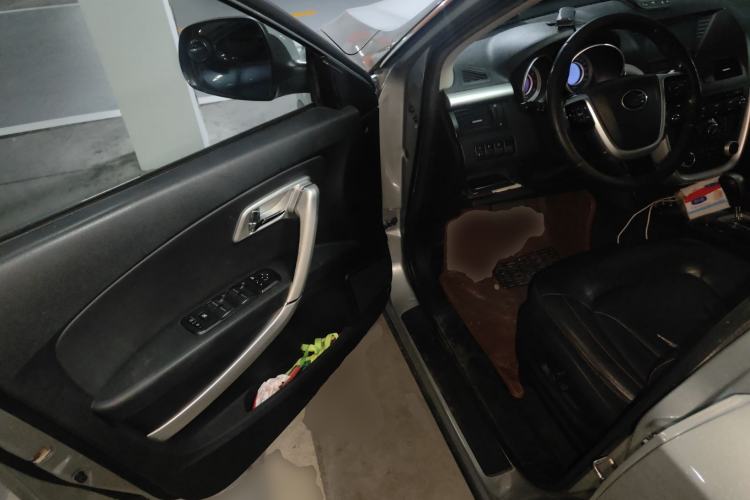 Used Bestune X80 2013 2.0L automatic luxury version
