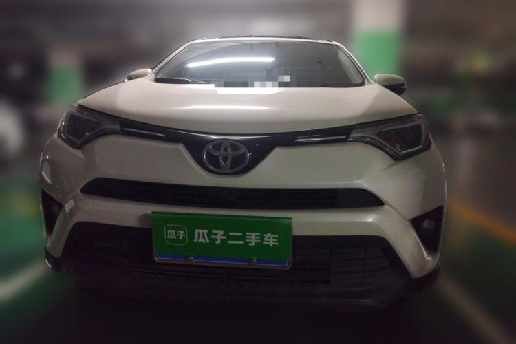Used Toyota RAV4 2019 2.0L CVT Two-Wheel Drive Luxury Version China VI Standard
