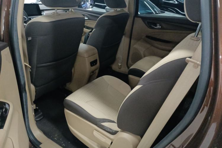 Used Baojun 730 2017 1.5T Manual Fashion Version 7 Seats China V Emission Standard
