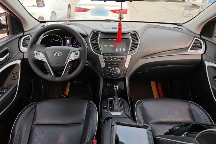 Used Hyundai Santa Fe 2017 2.4L Automatic Two-Wheel Drive Smart Version 5 Seats
