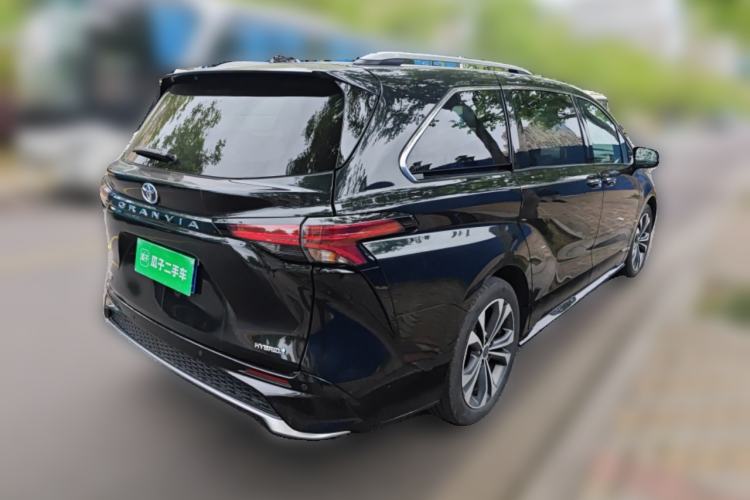 Used Toyota Granvia 2022 2.5L Hybrid Premium Edition
