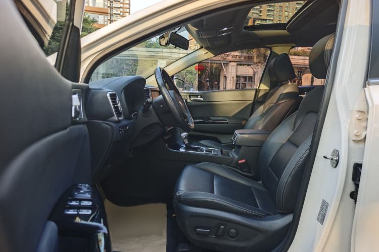 Used Kia KX5 2017 1.6T Automatic Two-Wheel Drive 15th Anniversary Special Edition DLX Interior 2