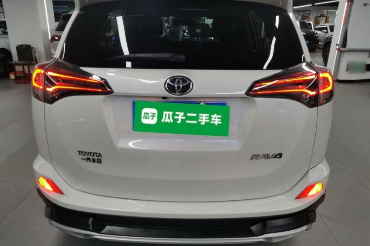 Used Toyota RAV4 2016 2.0L CVT Two-Wheel Drive Fashion Edition China V Standard