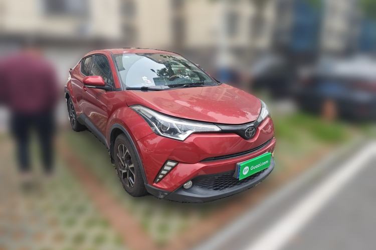 Used Toyota C-HR 2018 2.0L Leading Edition China VI Front Right 45 Deg
