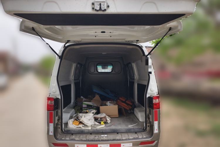 Used Jinbei Hiace X30 2024 1.5L Wealthy Van Model 2/5 Seats with Front-Mounted Air Conditioning Trunk