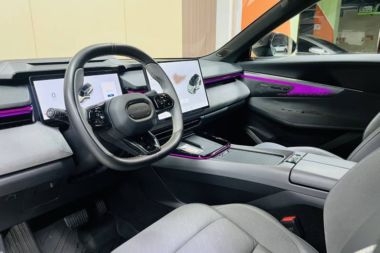 Used Lynk & Co 08 EM-P 2023 220km All-Wheel-Drive Performance Halo
