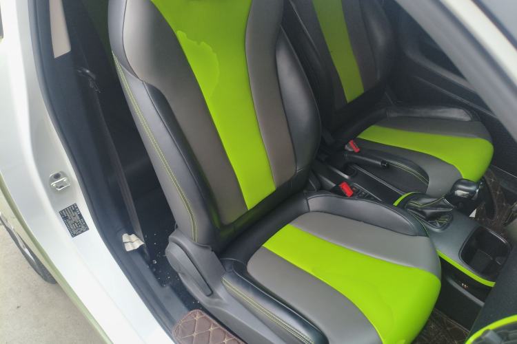 Used Roewe Clever 2021 302 km New Four-Seater Super-Efficient Version Right Front Seat