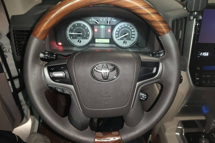 Used Toyota Land Cruiser 2018 4.0 Iron-Wheel Refrigerator Basic Electric Base Version—Middle East