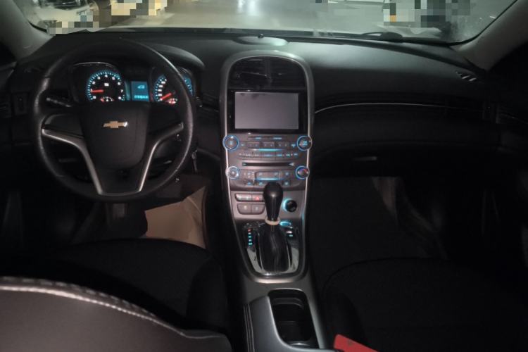 Used Chevrolet Malibu 2013 1.6T Automatic Comfort Edition Center Console