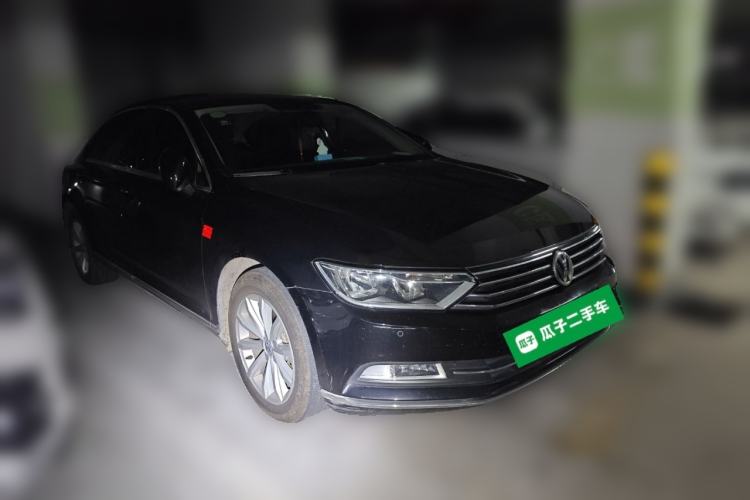 Used Volkswagen Magotan 2018 330TSI DSG Advanced Model Front Right 45 Deg