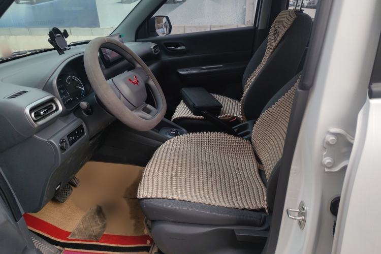 Used Wuling Hongguang New Energy 2025 Extended-Range Hybrid 50KM Comfort Version Left Front Seat