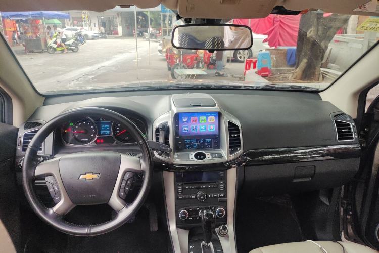 Used Chevrolet Captiva 2015 2.4L 4x4 Flagship Edition 7-Seater
