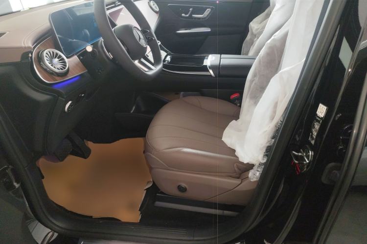 Used Mercedes-Benz EQE SUV 2024 500 4MATIC Pioneer Edition Left Front Seat