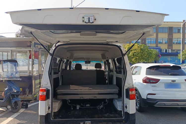 Used Jinbei Hiace X30 2023 1.5L Super-Comfortable Passenger Van 5/6/7-Seater Non-Air-Conditioned Version Model SWC15M
