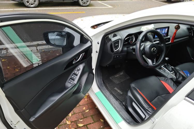 Used Mazda 3 Axela 2016 Sedan 1.5L Automatic Comfort Model