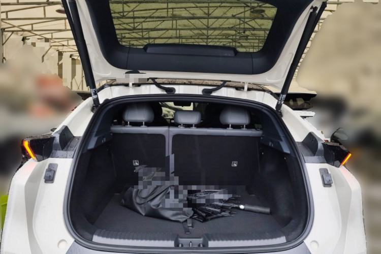 Used Lynk & Co Z20 2025 530 km Range Rear-Wheel Drive Pro Trunk