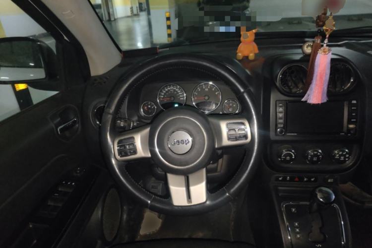 Used Jeep Compass 2011 2.4L four-wheel drive luxury navigation version