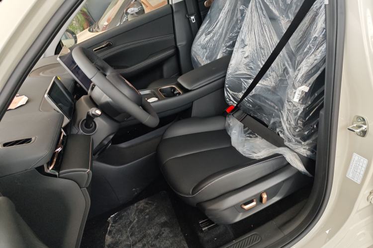 Used Baojun Yunhai 2024 140km Plug-in Hybrid Version Left Front Seat