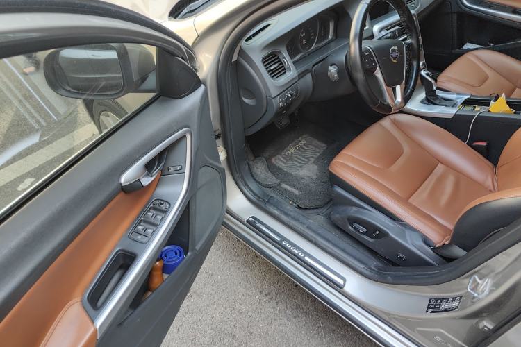 Used Volvo S60 2014 S60L 2.0T Zhiyuan Edition