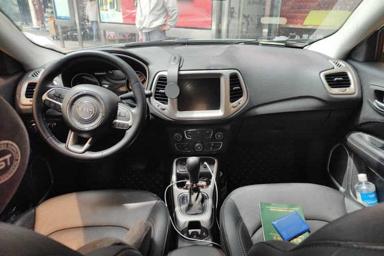 Used Jeep Compass 2017 200T Automatic Family Edition Center Console