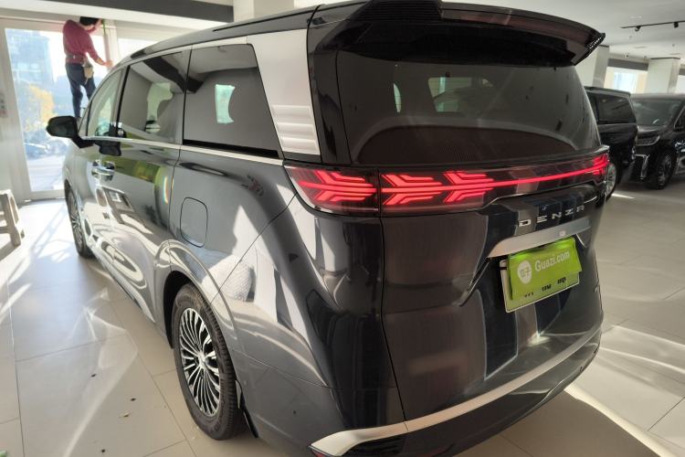 Used Denza D9 2022 DM-i 970 Four-Wheel Drive Flagship Model
