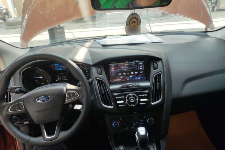 Used Ford Focus 2015 Hatchback 1.6L Automatic Fashion Edition Center Console