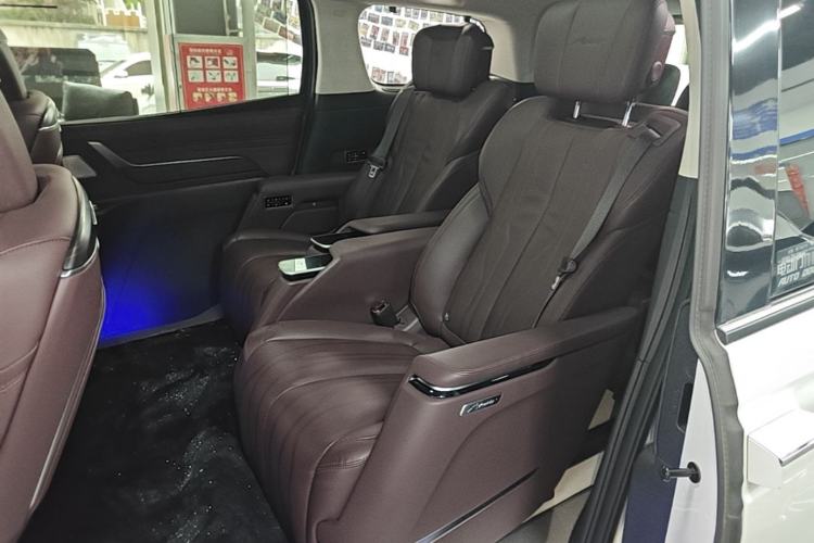 Used Buick Century 2023 2.0T Six-Seater Yinshi Edition Left Rear Seat