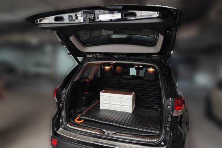 Used Toyota Highlander 2018 2.0T Four-Wheel Drive Prestige Version 7 Seats China V Emission Standard Trunk