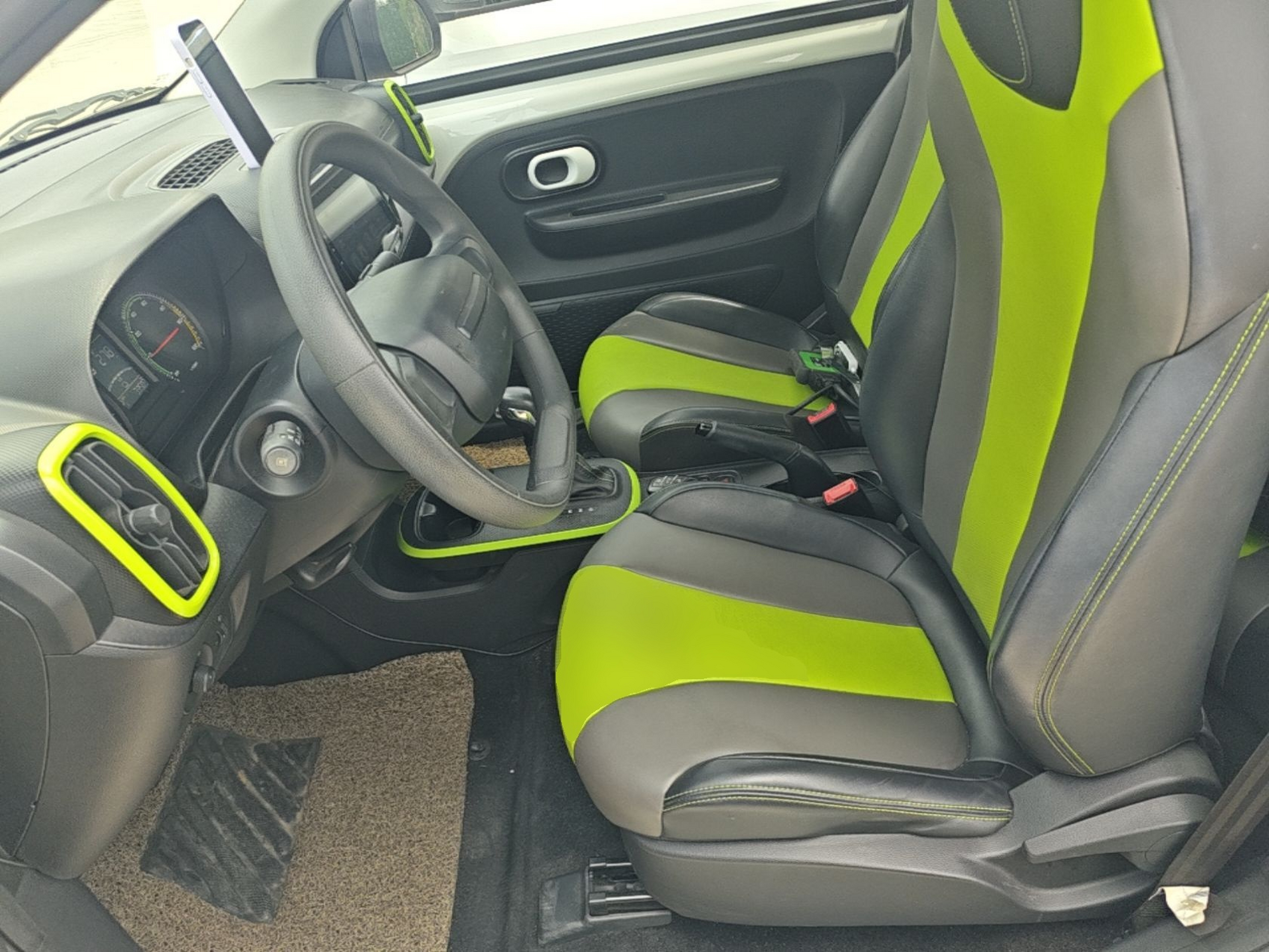 Vordere Reihe im Auto
