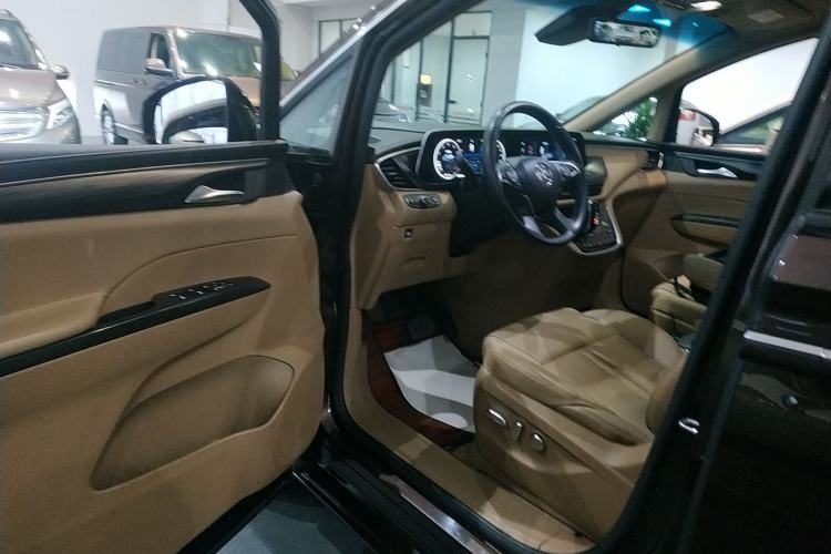 Used Buick GL8 2021 ES Landtrek 653T Luxury Model
