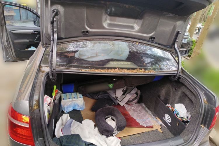 Used Volkswagen Lavida 2013 Revised Classic 1.6L Automatic Fashion Edition Trunk