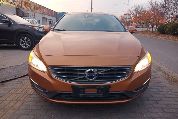 Used Volvo S60 2015 S60L 2.0T Zhiyuan Edition
