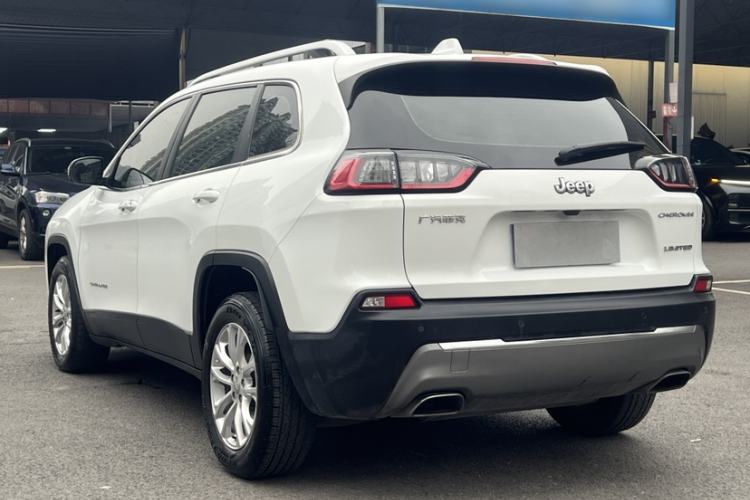 Used Jeep Cherokee 2019 2.0T Two-Wheel Drive Smart Enjoyment Version China V