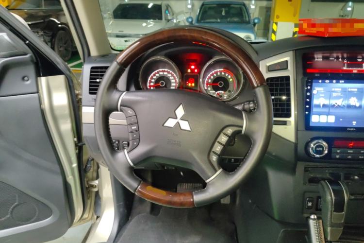 Used Mitsubishi Pajero 2016 3.0L Automatic Luxury Version China V Standard
