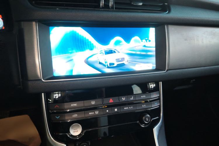 Used Jaguar XFL 2020 XFL 2.0T P200 Two-Wheel-Drive Rally Flag Edition
