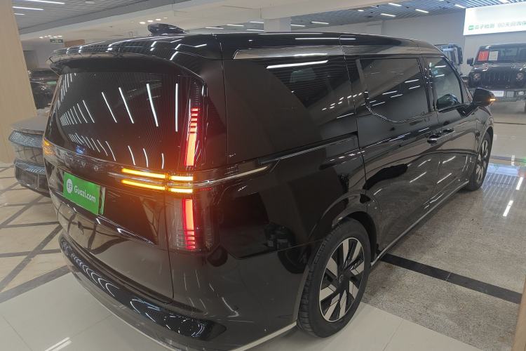 Used Volvo EM90 2025 Ultra Six-Seater