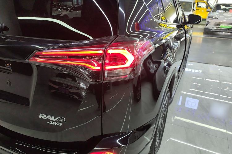 Used Toyota RAV4 2016 2.5L Automatic 4x4 Elite Edition
