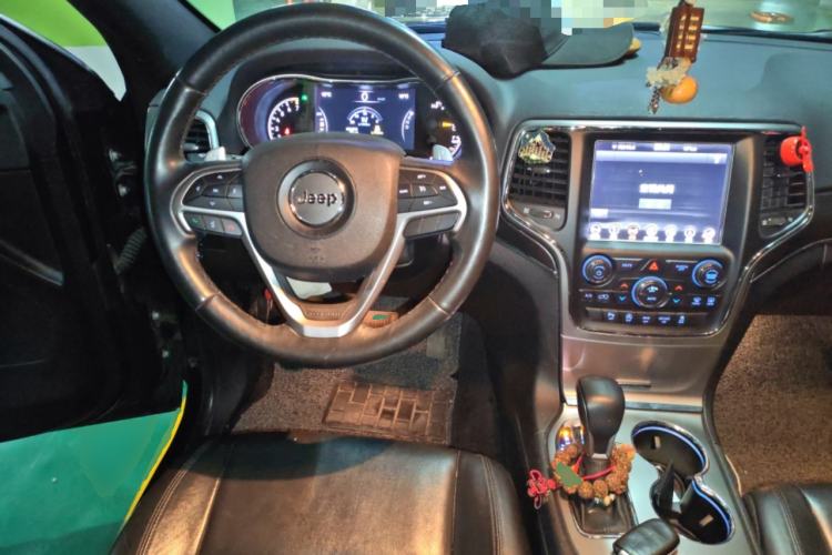 Used Jeep Grand Cherokee 2017 3.0L Comfort Navigation Edition Steering Wheel