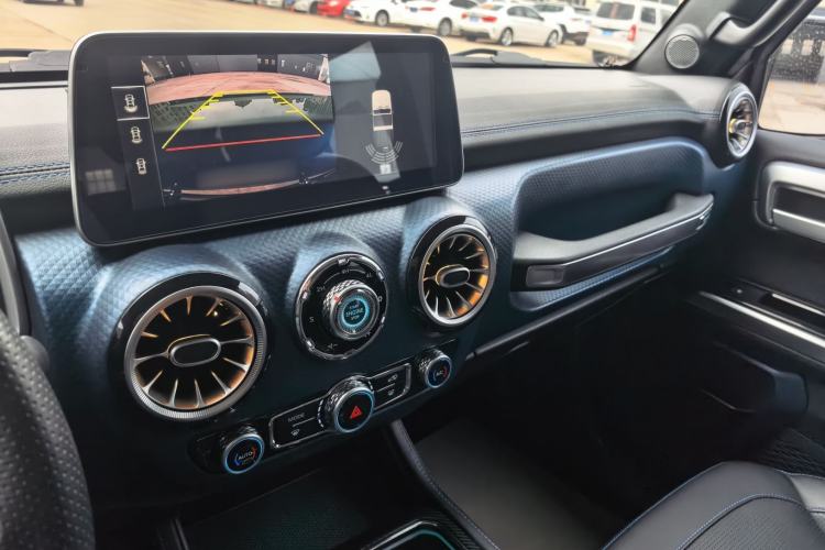 Used BAIC Off-Road BJ40 2019 PLUS 2.3T Automatic Four-Wheel Drive Flagship Edition China VI Emission Standard