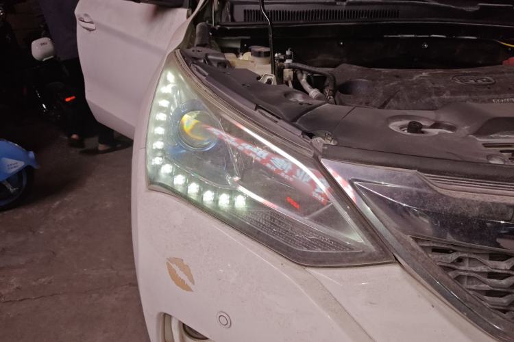 Used BYD Song 2017 Gaishe Upgrade Edition 1.5TID Automatic Elite Model Right Front Headlight