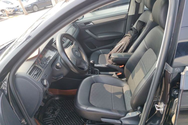 Used Volkswagen Santana 2015 1.6L Manual Comfort Edition
