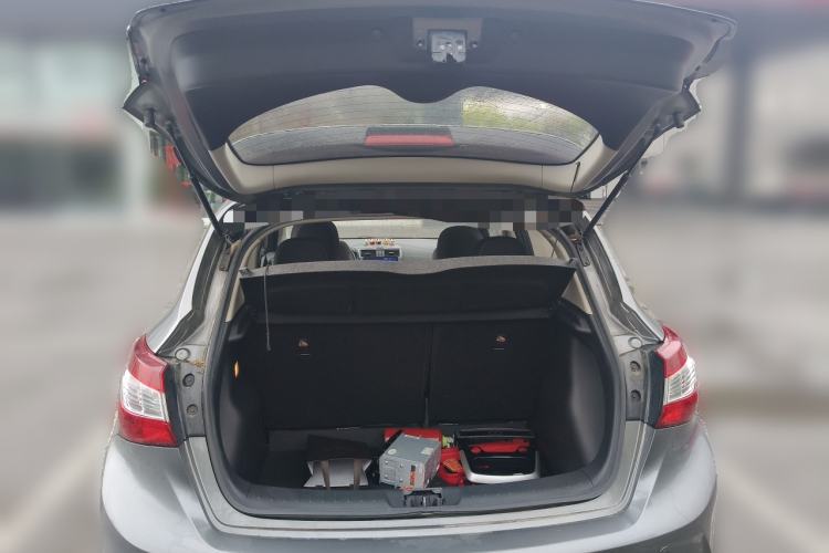 Used Nissan Tiida 2016 1.6L CVT Cool Dynamic Edition Trunk