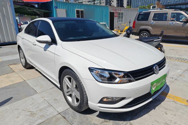 Used Volkswagen Lamando 2015 280TSI DSG Comfort Edition Front Right 45 Deg