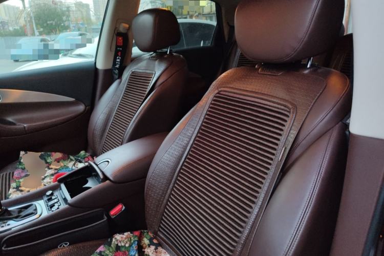 Used Infiniti QX50 2013 2.5L Two-Wheel-Drive Elegant Edition
