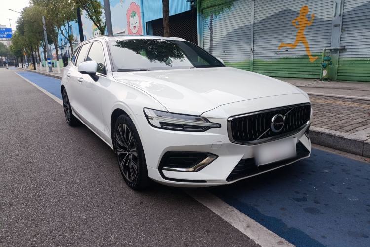 Used Volvo V60 2024 B5 Zhiyuan Luxury Edition
