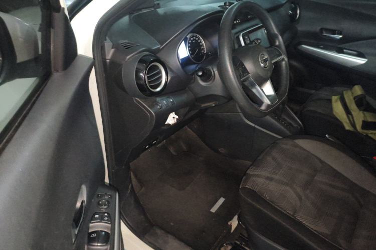 Used Nissan Kicks 2017 1.5L CVT Cool Enjoy Edition Driver Seat