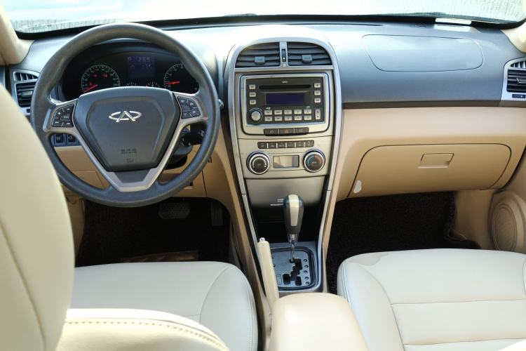 Used Chery Tiggo 2012 Elite Edition 1.6L CVT Comfort DVVT Model Center Console