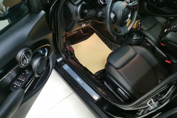 Used MINI MINI 2023 Updated 1.5T COOPER Artist Five-Door Edition
