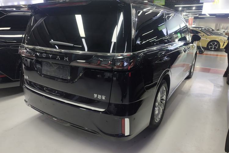 Used VOYAH Dream 2024 PHEV Extended-Range Premium Edition Rear Right 45 Deg
